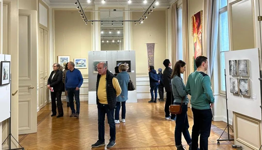 跨越时空的艺术对话 艺术学院校友组织策划“中欧女艺术家作品展”